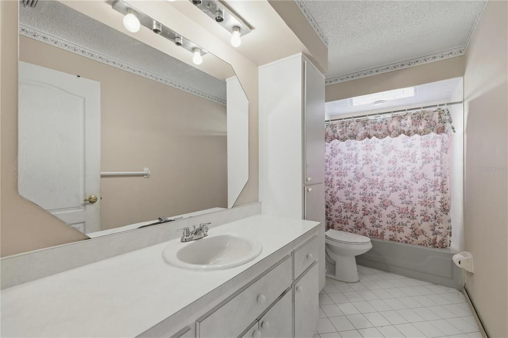 待售: $199,999 (3 贝兹, 2 浴室, 1586 平方英尺)