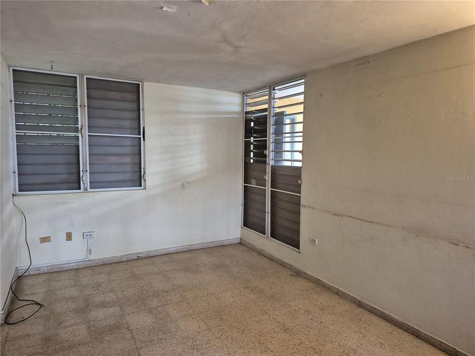 En Venta: $161,000 (4 camas, 2 baños, 1500 Pies cuadrados)