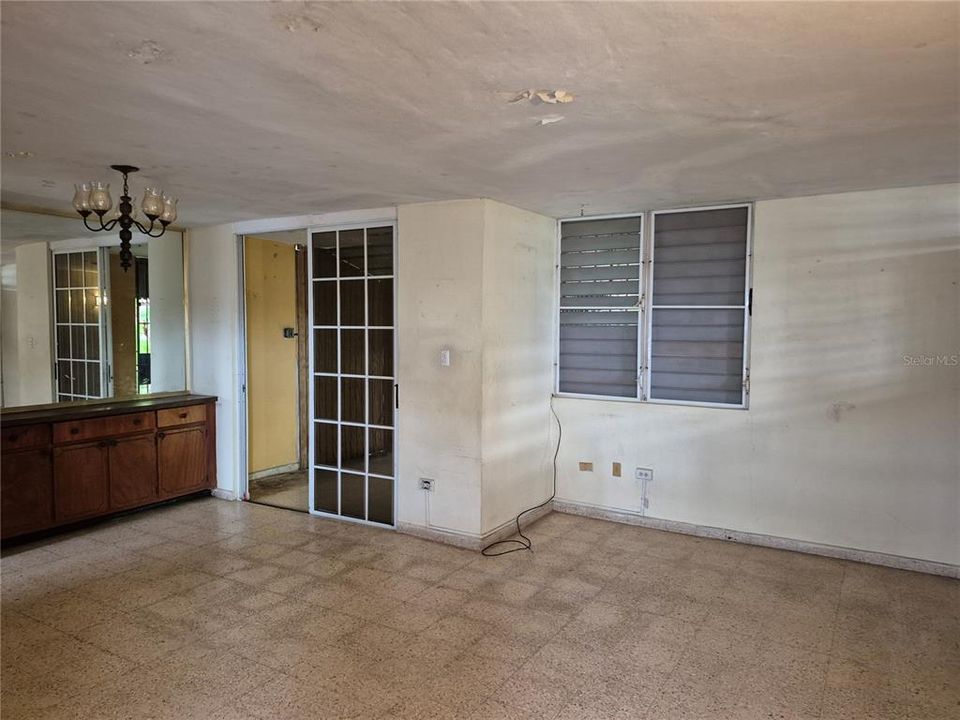 En Venta: $161,000 (4 camas, 2 baños, 1500 Pies cuadrados)