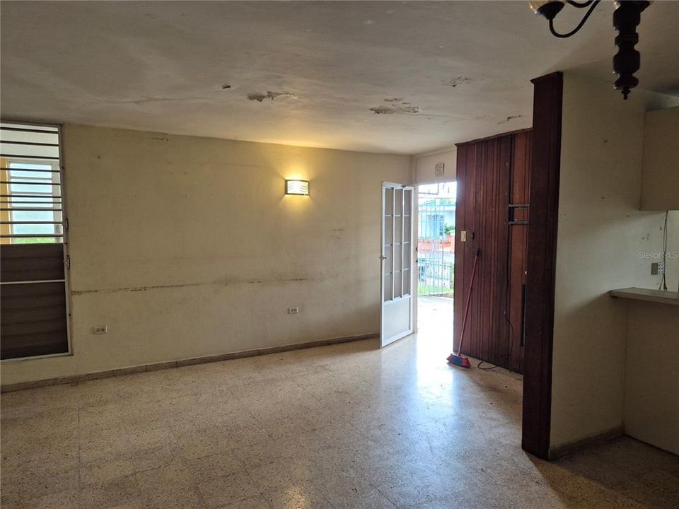 En Venta: $161,000 (4 camas, 2 baños, 1500 Pies cuadrados)