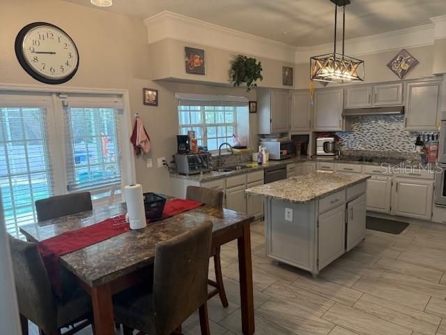 待售: $625,000 (4 贝兹, 2 浴室, 2760 平方英尺)