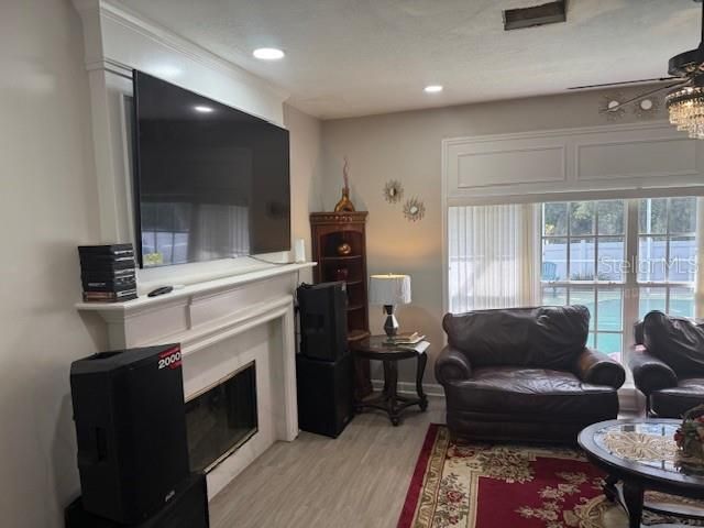 待售: $625,000 (4 贝兹, 2 浴室, 2760 平方英尺)