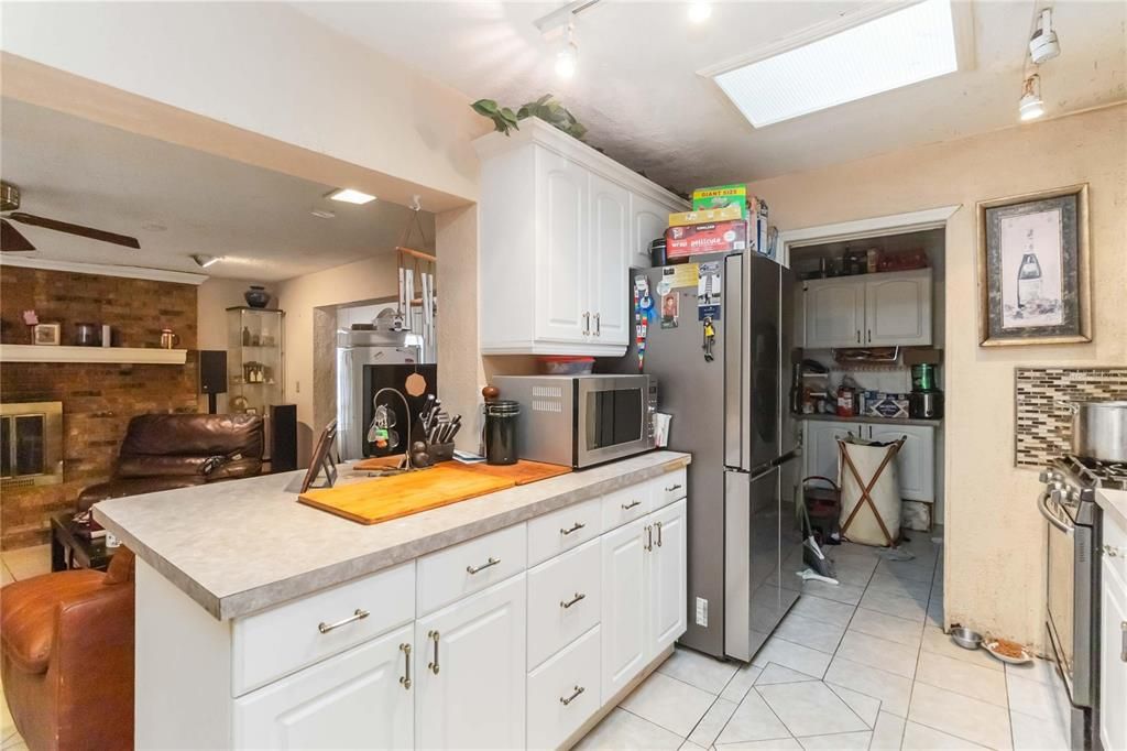 For Sale: $285,000 (3 beds, 2 baths, 1331 Square Feet)