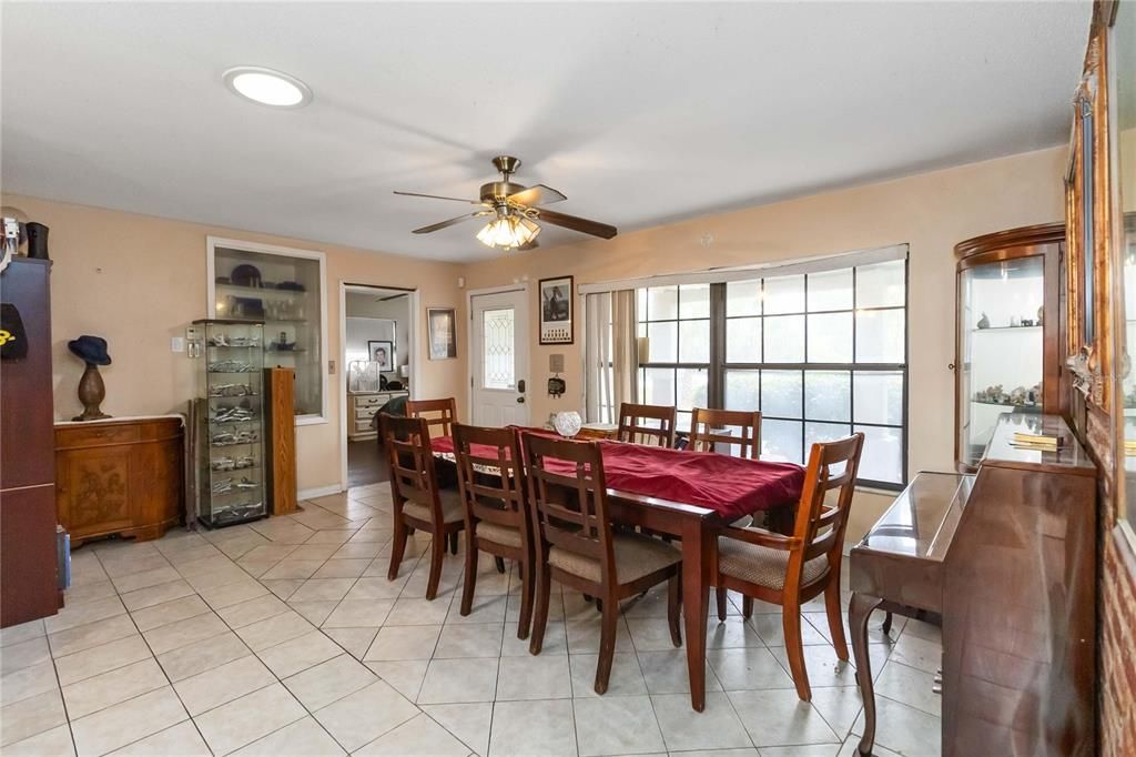 For Sale: $285,000 (3 beds, 2 baths, 1331 Square Feet)