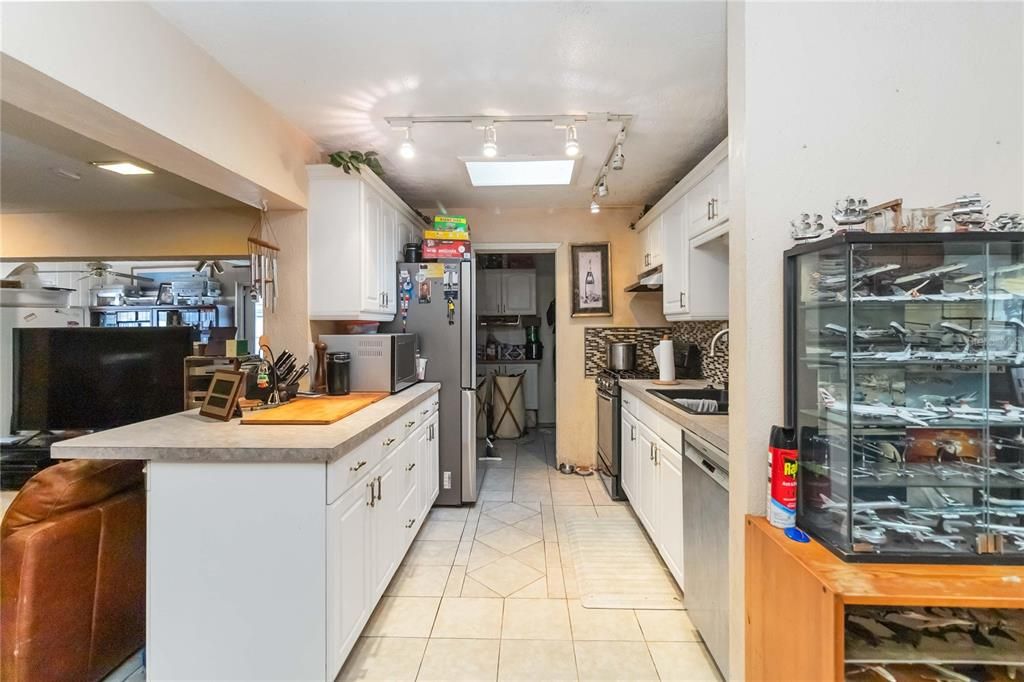 For Sale: $285,000 (3 beds, 2 baths, 1331 Square Feet)