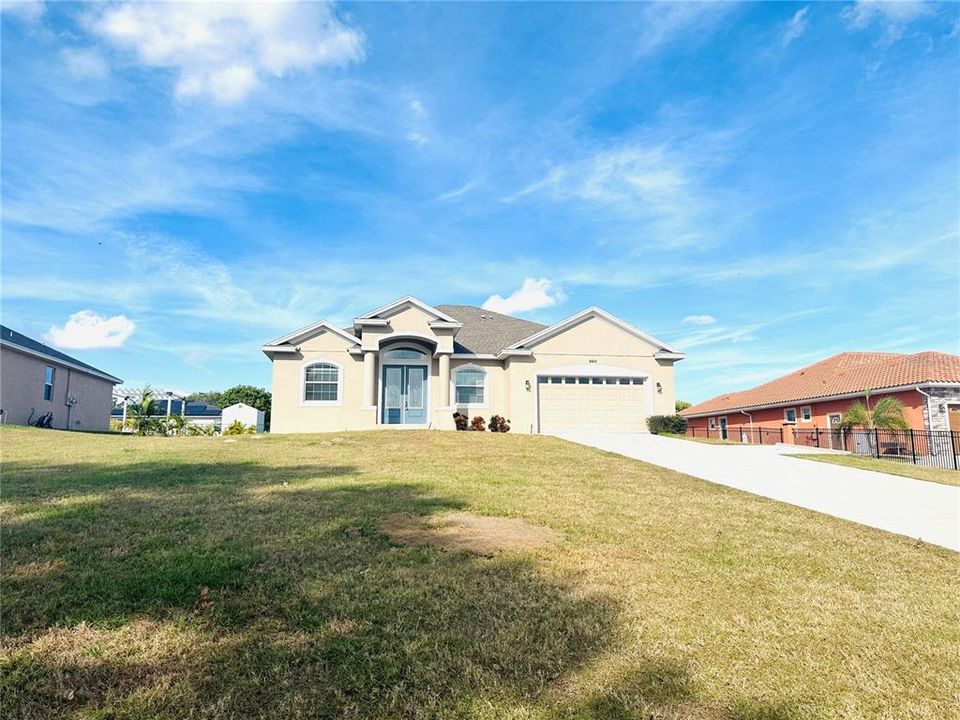 En Renta: $2,400 (4 camas, 3 baños, 2279 Pies cuadrados)