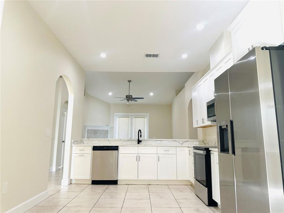 En Renta: $2,400 (4 camas, 3 baños, 2279 Pies cuadrados)