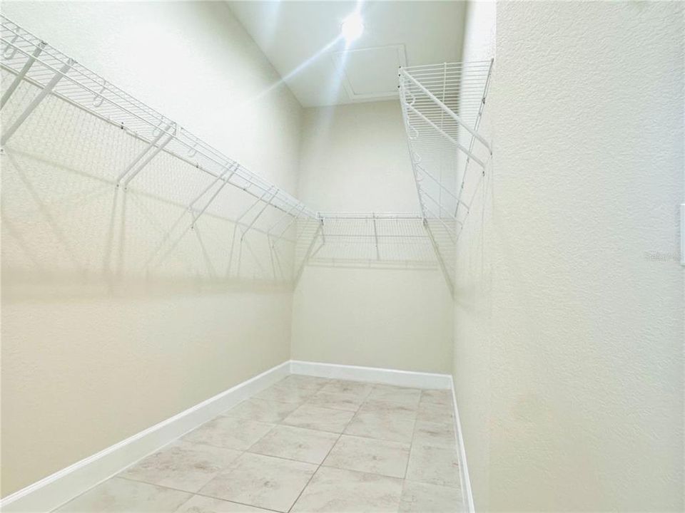 En Renta: $2,400 (4 camas, 3 baños, 2279 Pies cuadrados)