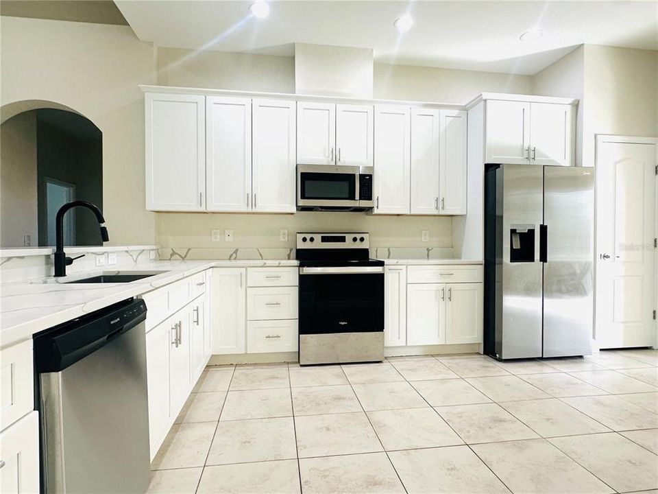 En Renta: $2,400 (4 camas, 3 baños, 2279 Pies cuadrados)