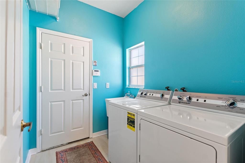 For Sale: $324,000 (3 beds, 2 baths, 1781 Square Feet)