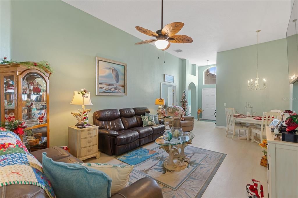 For Sale: $324,000 (3 beds, 2 baths, 1781 Square Feet)