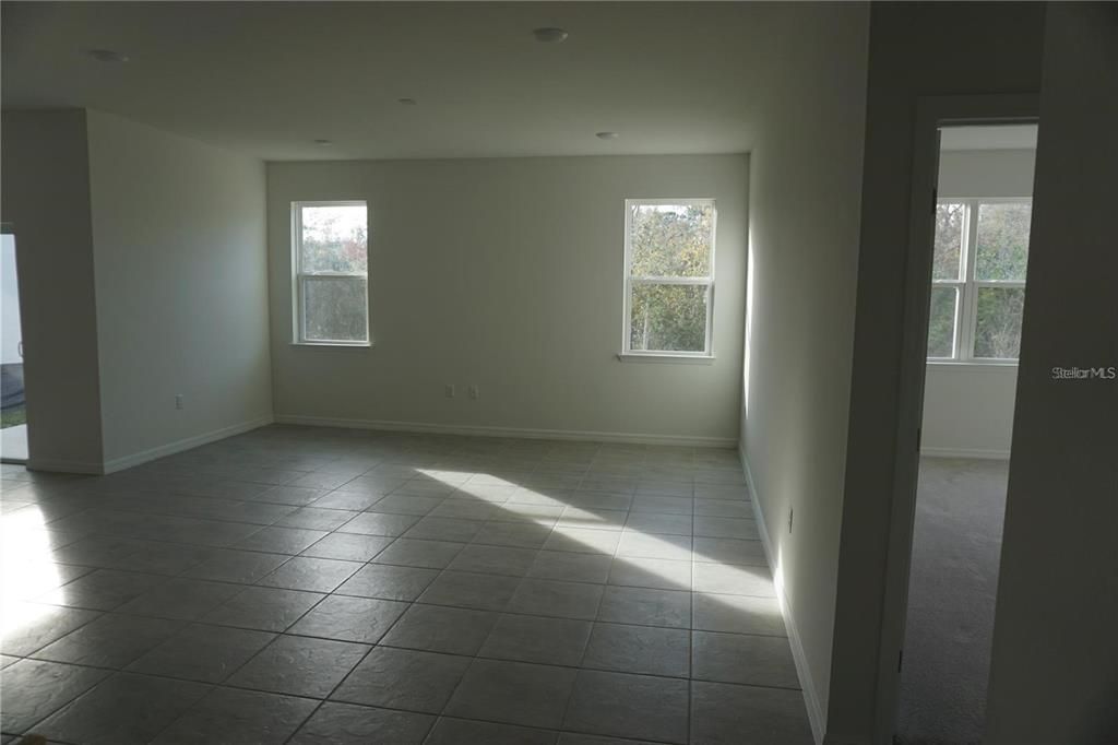 For Rent: $2,150 (4 beds, 2 baths, 1838 Square Feet)