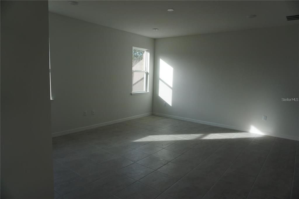 For Rent: $2,150 (4 beds, 2 baths, 1838 Square Feet)