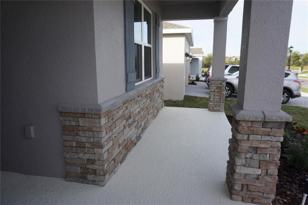 For Rent: $2,150 (4 beds, 2 baths, 1838 Square Feet)