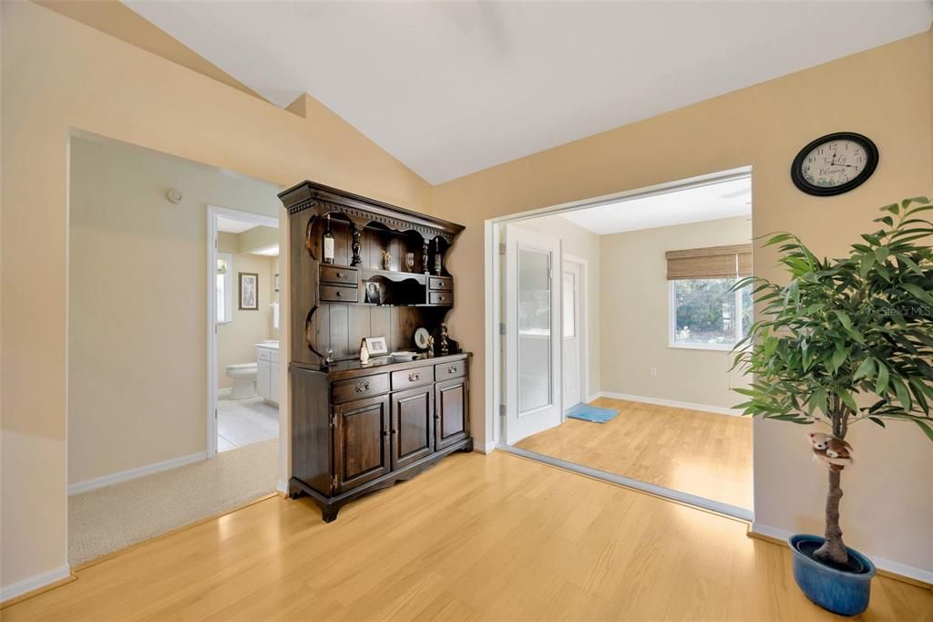 На продажу: $329,000 (2 спален, 2 ванн, 1420 Квадратных фут)