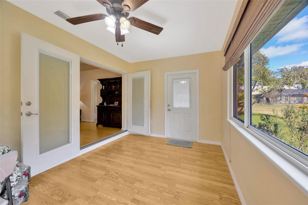 На продажу: $329,000 (2 спален, 2 ванн, 1420 Квадратных фут)