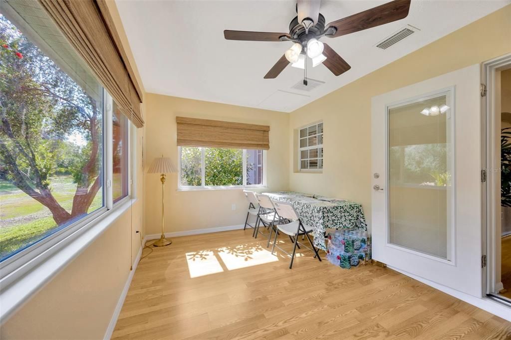 На продажу: $329,000 (2 спален, 2 ванн, 1420 Квадратных фут)