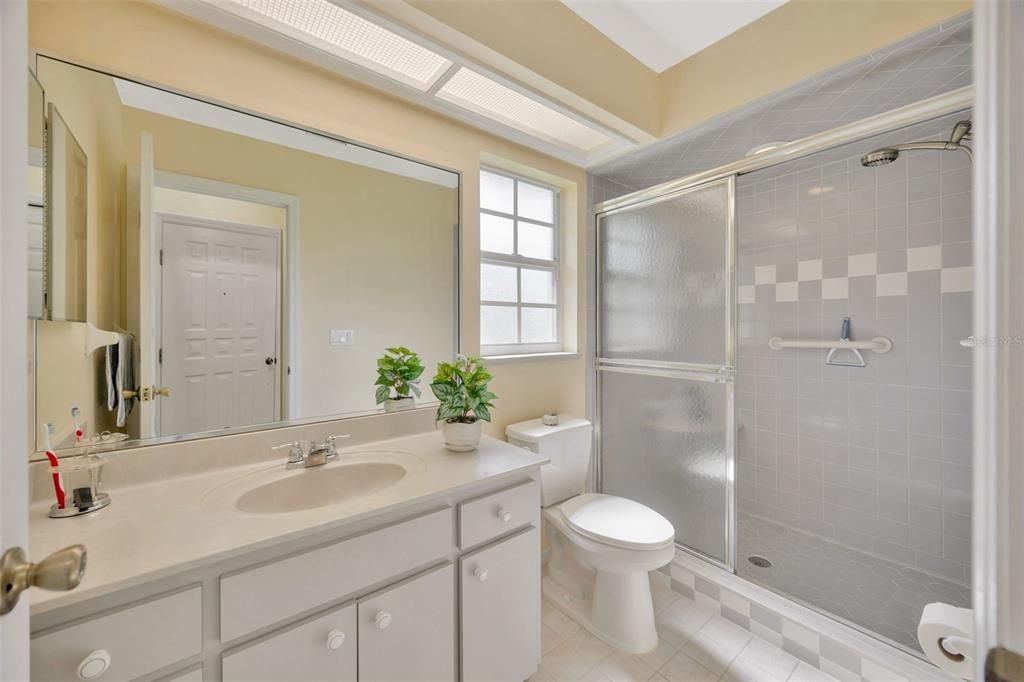 На продажу: $329,000 (2 спален, 2 ванн, 1420 Квадратных фут)