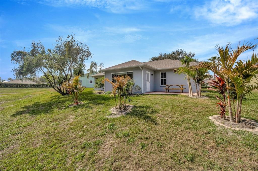 На продажу: $329,000 (2 спален, 2 ванн, 1420 Квадратных фут)