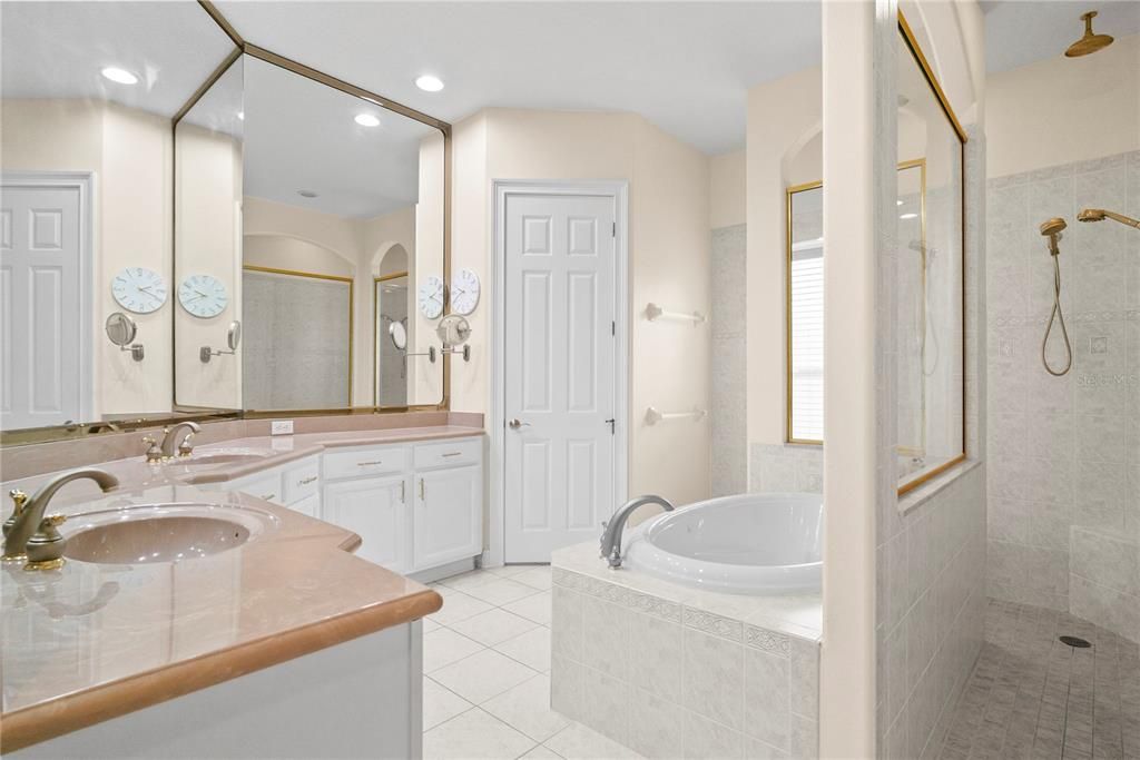 For Sale: $1,100,000 (4 beds, 3 baths, 3368 Square Feet)