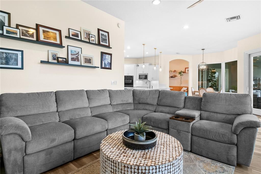 For Sale: $1,100,000 (4 beds, 3 baths, 3368 Square Feet)