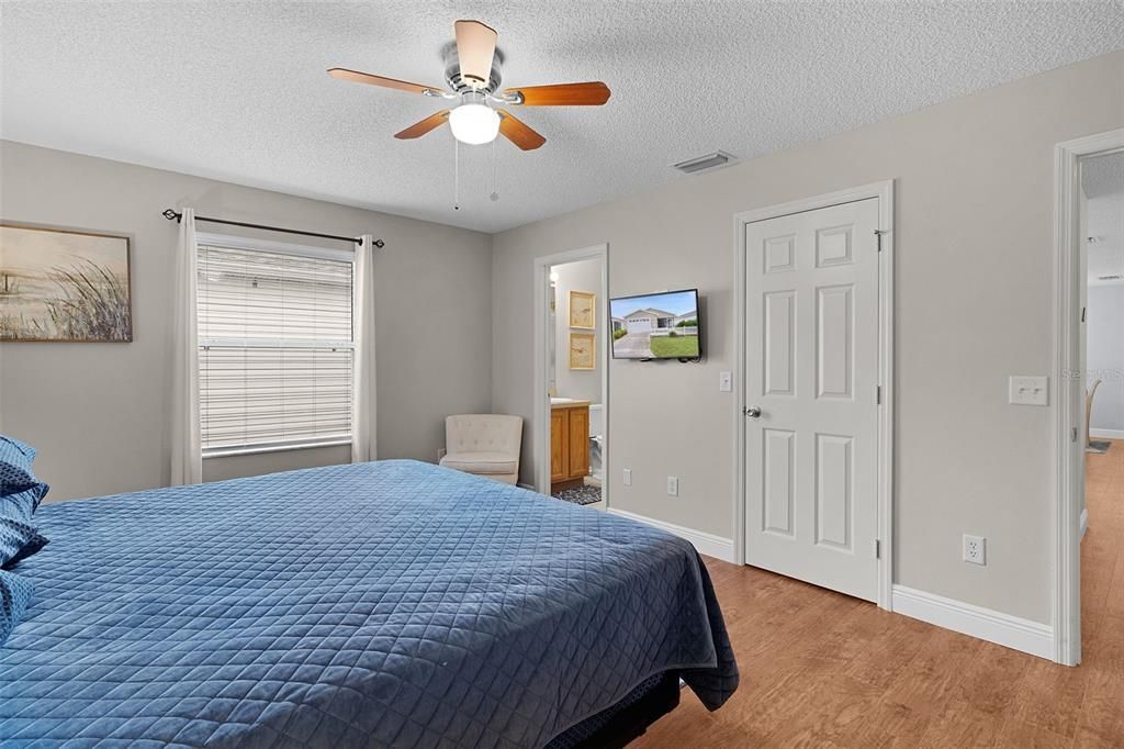 待售: $297,900 (2 贝兹, 2 浴室, 1156 平方英尺)