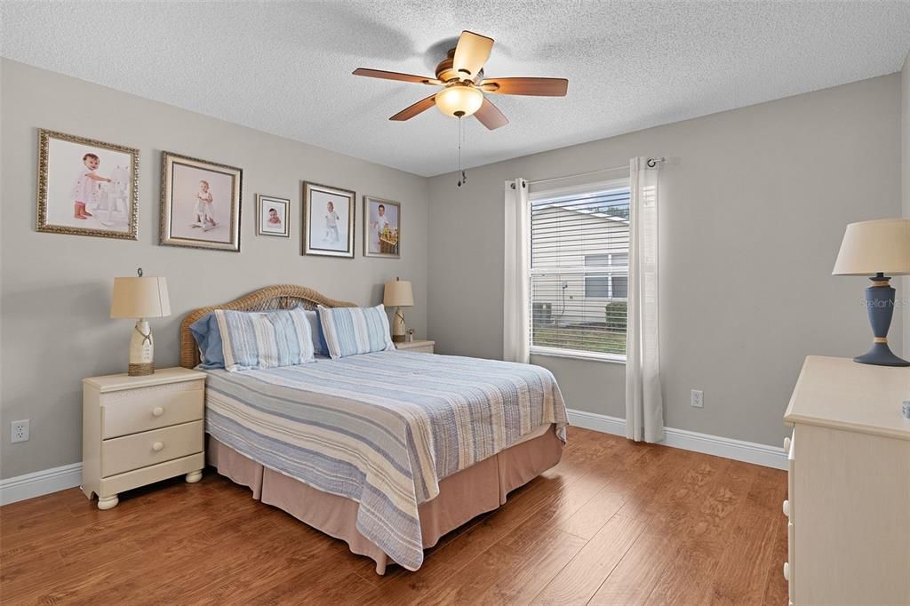 待售: $297,900 (2 贝兹, 2 浴室, 1156 平方英尺)