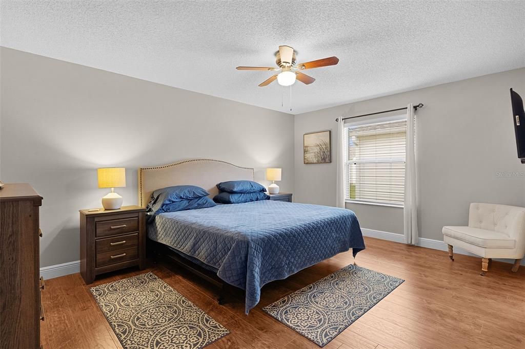 待售: $297,900 (2 贝兹, 2 浴室, 1156 平方英尺)