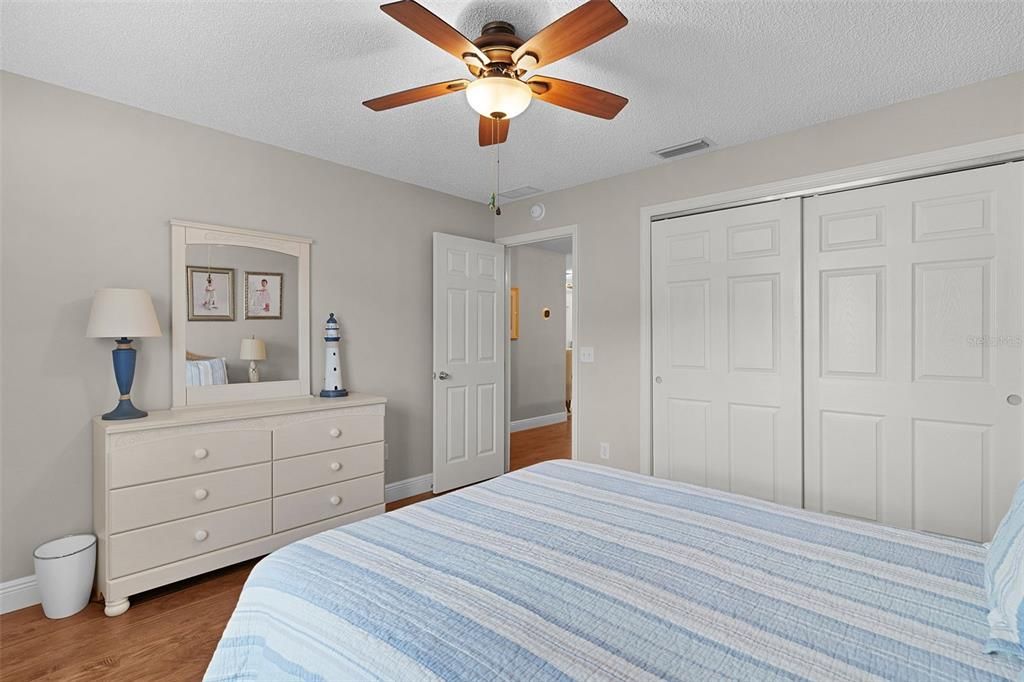 待售: $297,900 (2 贝兹, 2 浴室, 1156 平方英尺)