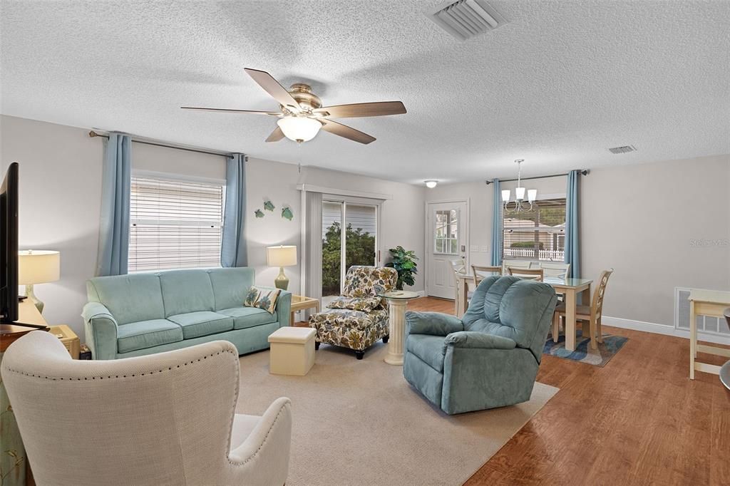 待售: $297,900 (2 贝兹, 2 浴室, 1156 平方英尺)