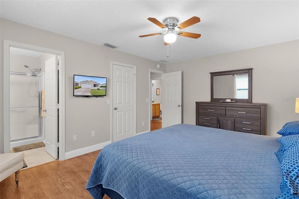 待售: $297,900 (2 贝兹, 2 浴室, 1156 平方英尺)