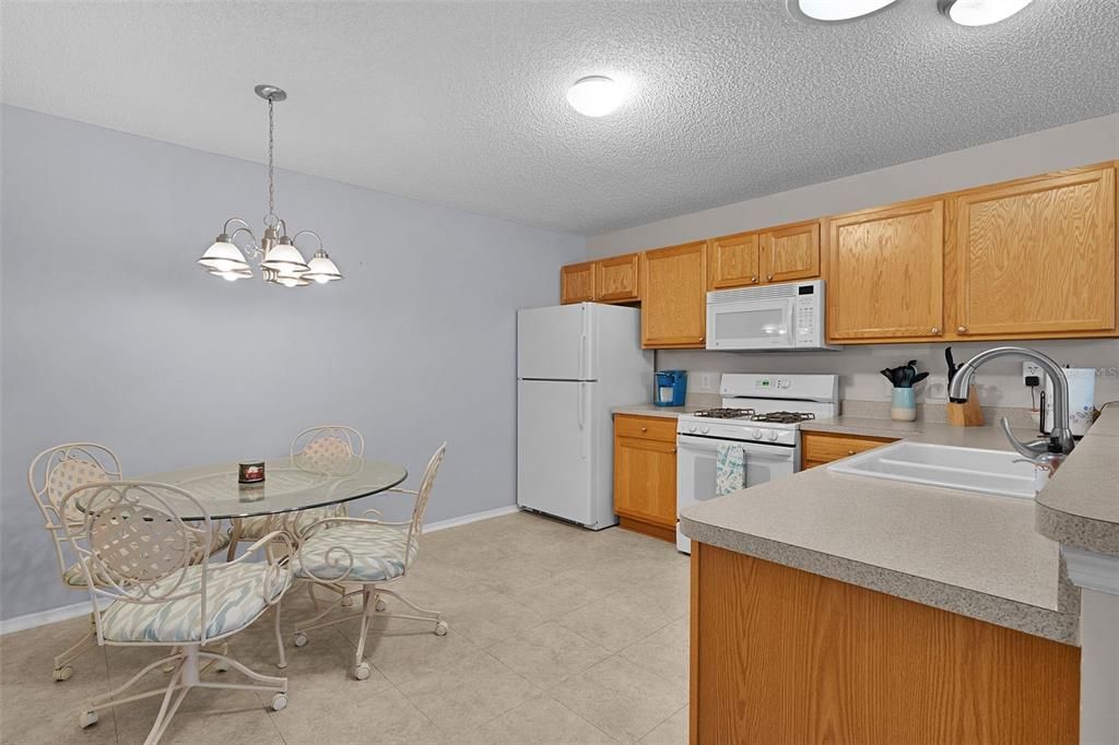 待售: $297,900 (2 贝兹, 2 浴室, 1156 平方英尺)