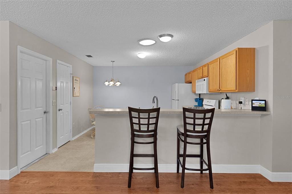 待售: $297,900 (2 贝兹, 2 浴室, 1156 平方英尺)