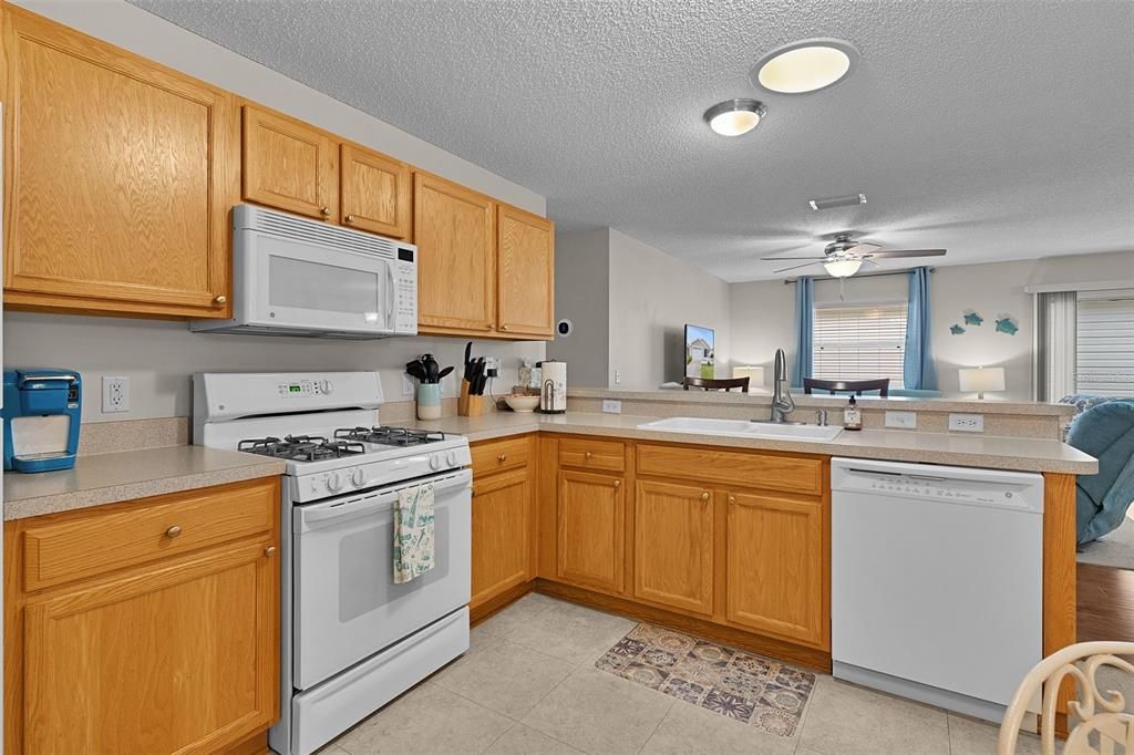 待售: $297,900 (2 贝兹, 2 浴室, 1156 平方英尺)