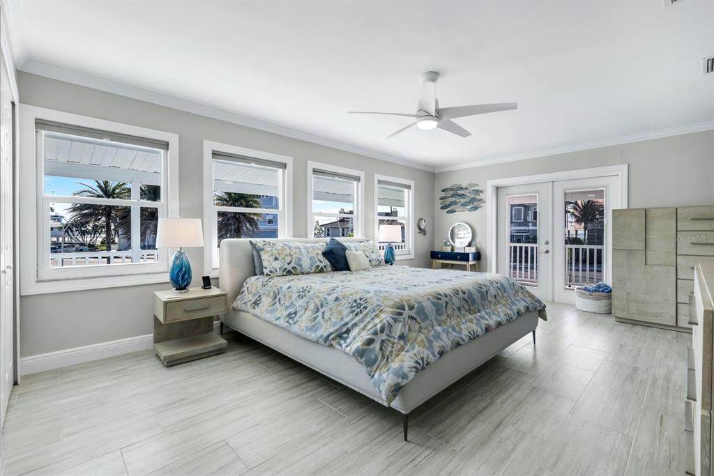 For Sale: $1,600,000 (3 beds, 3 baths, 2317 Square Feet)