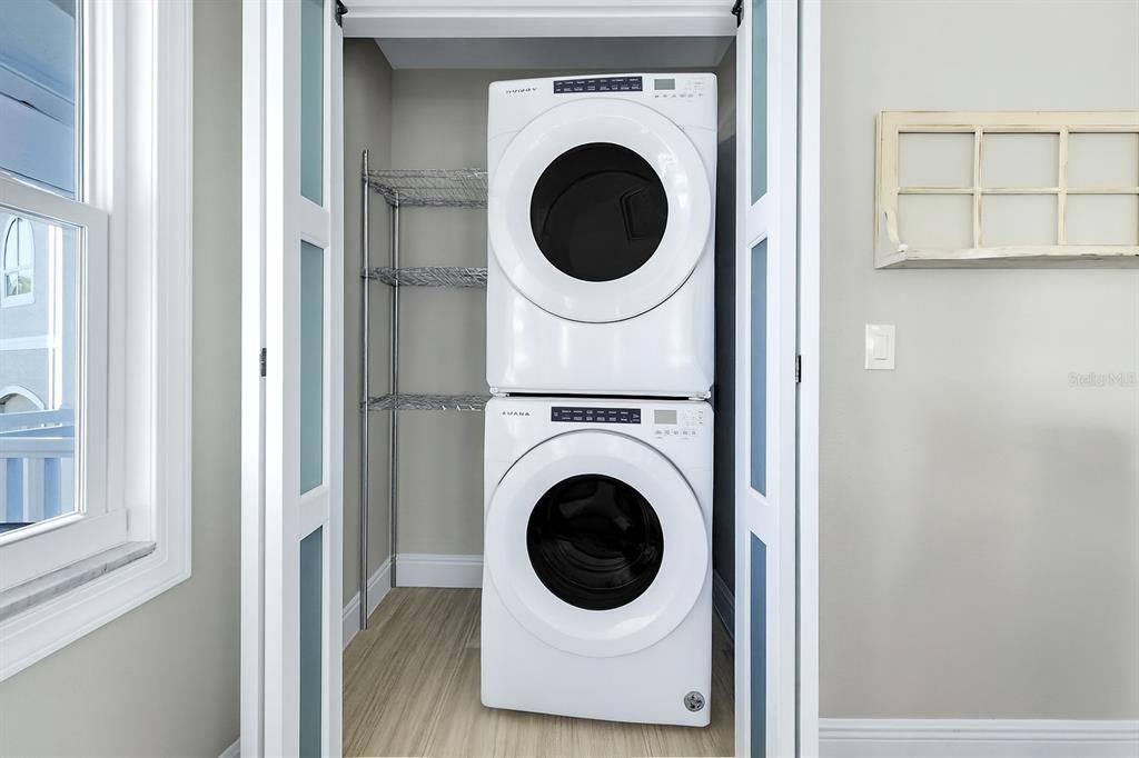 For Sale: $1,600,000 (3 beds, 3 baths, 2317 Square Feet)