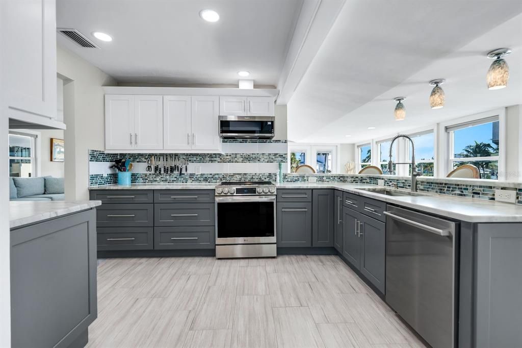 For Sale: $1,600,000 (3 beds, 3 baths, 2317 Square Feet)