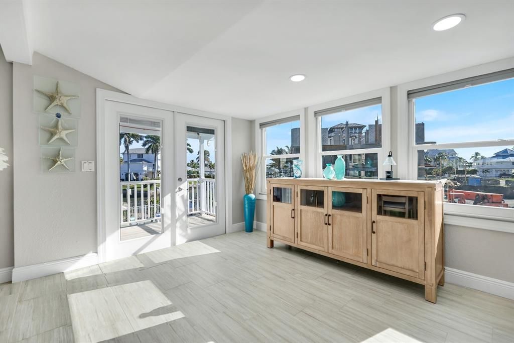 For Sale: $1,600,000 (3 beds, 3 baths, 2317 Square Feet)