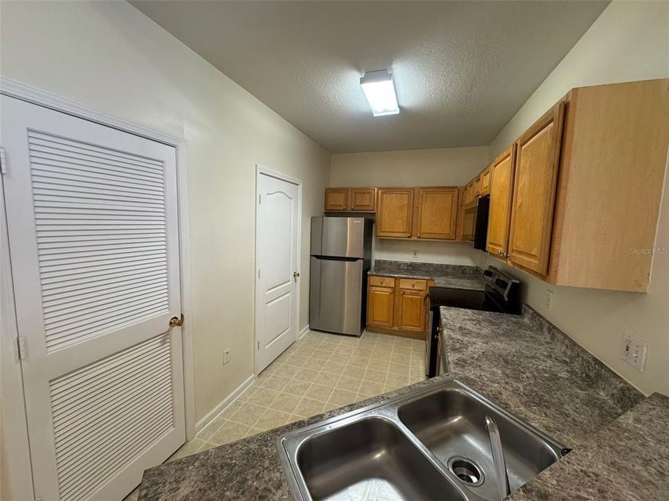 На продажу: $155,000 (1 спален, 1 ванн, 951 Квадратных фут)