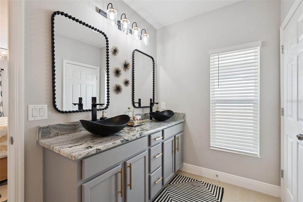 待售: $322,000 (4 贝兹, 2 浴室, 1819 平方英尺)