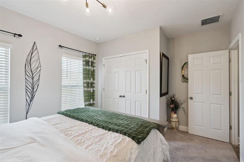 待售: $322,000 (4 贝兹, 2 浴室, 1819 平方英尺)