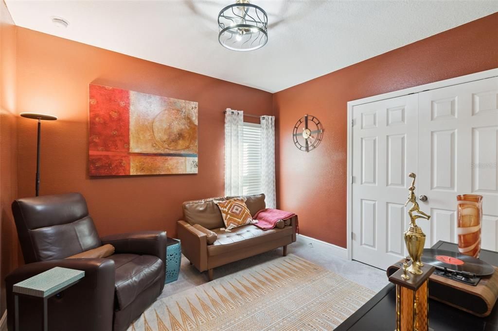 待售: $322,000 (4 贝兹, 2 浴室, 1819 平方英尺)