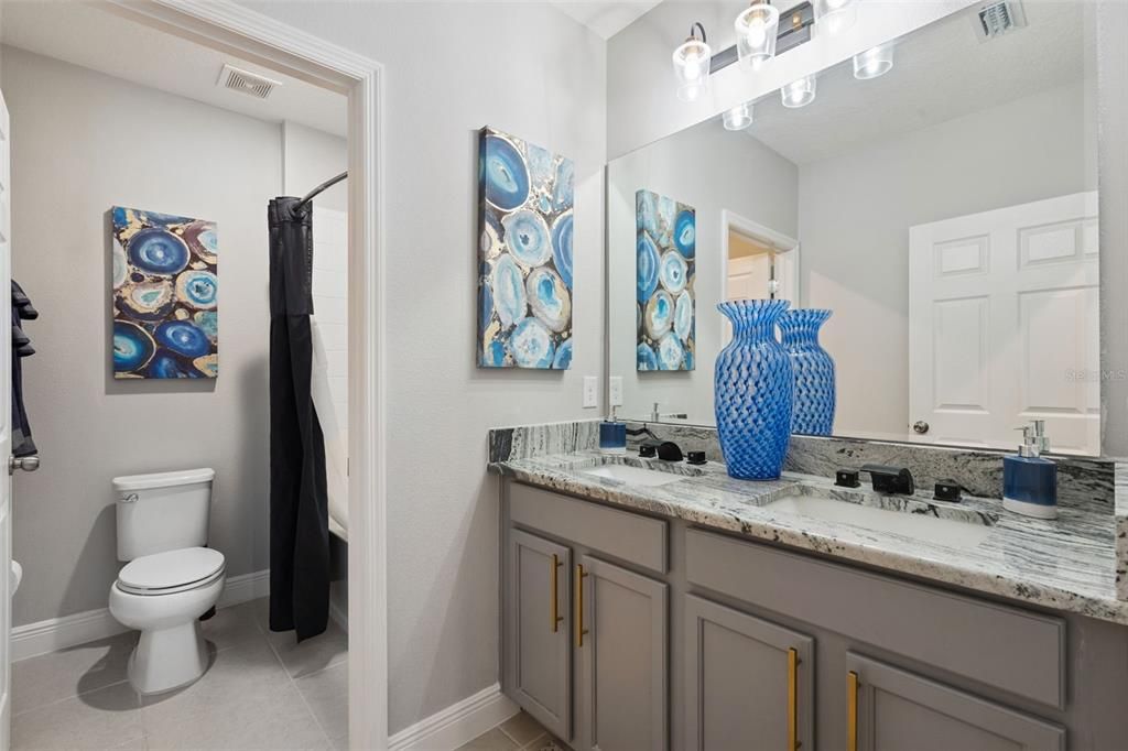 待售: $322,000 (4 贝兹, 2 浴室, 1819 平方英尺)