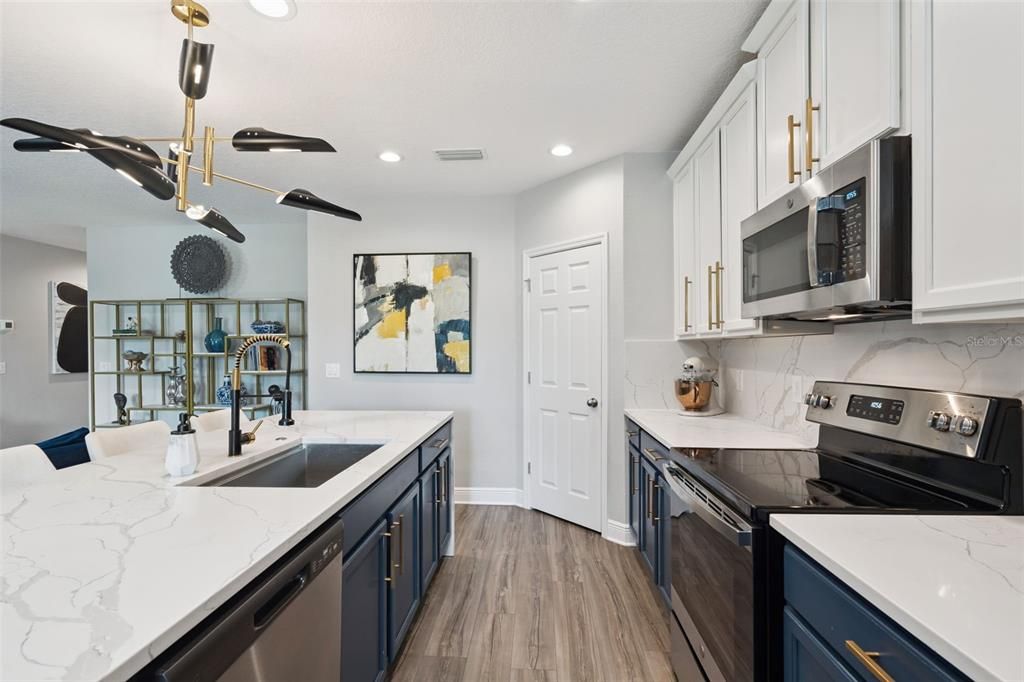 待售: $322,000 (4 贝兹, 2 浴室, 1819 平方英尺)