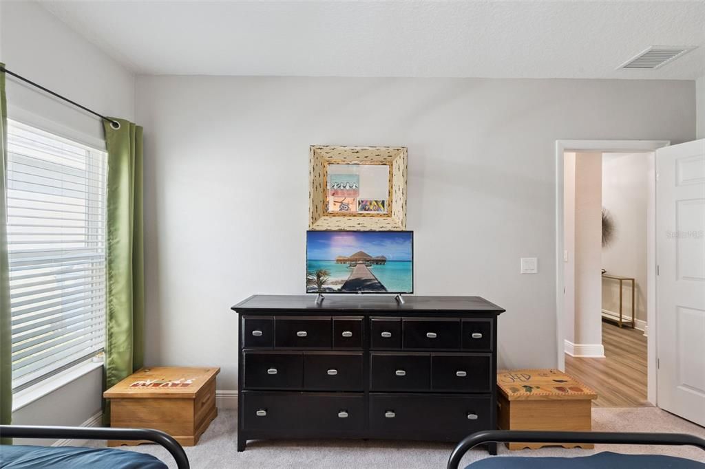 待售: $322,000 (4 贝兹, 2 浴室, 1819 平方英尺)