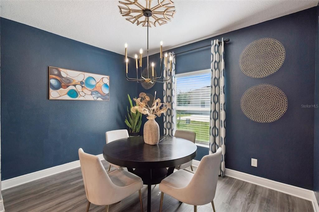 待售: $322,000 (4 贝兹, 2 浴室, 1819 平方英尺)