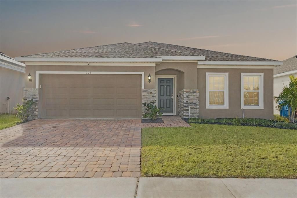 待售: $322,000 (4 贝兹, 2 浴室, 1819 平方英尺)