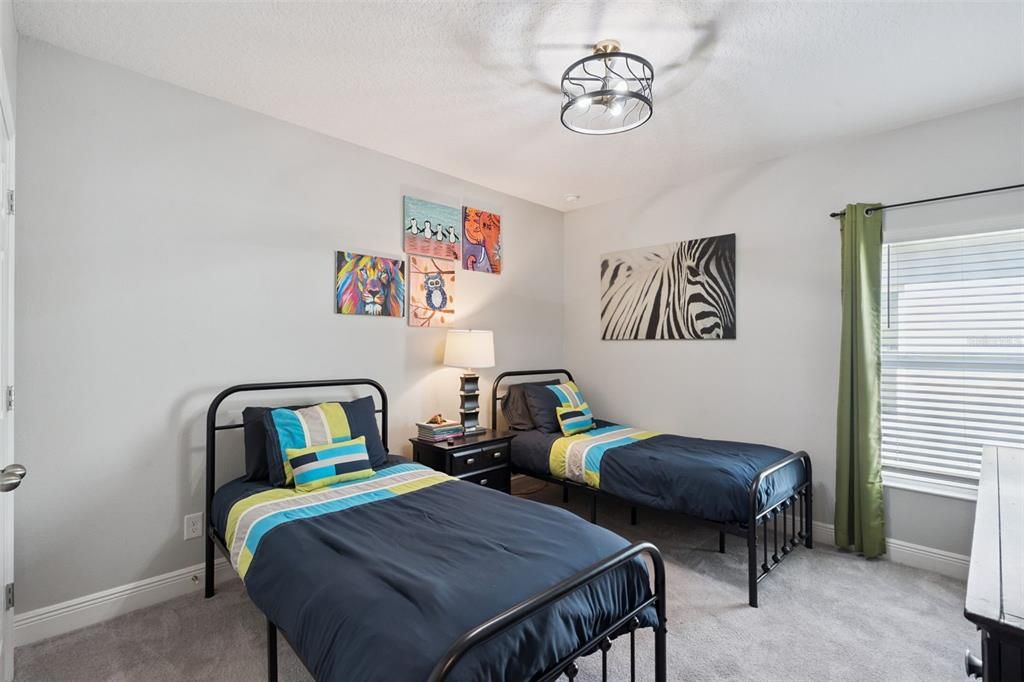 待售: $322,000 (4 贝兹, 2 浴室, 1819 平方英尺)