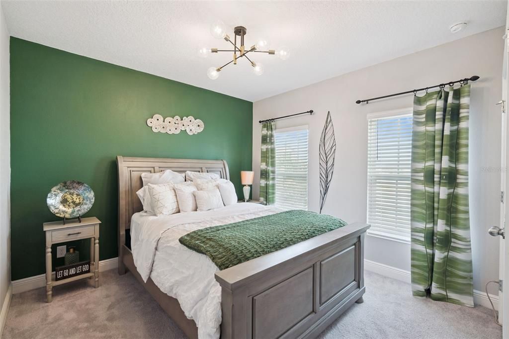 待售: $322,000 (4 贝兹, 2 浴室, 1819 平方英尺)