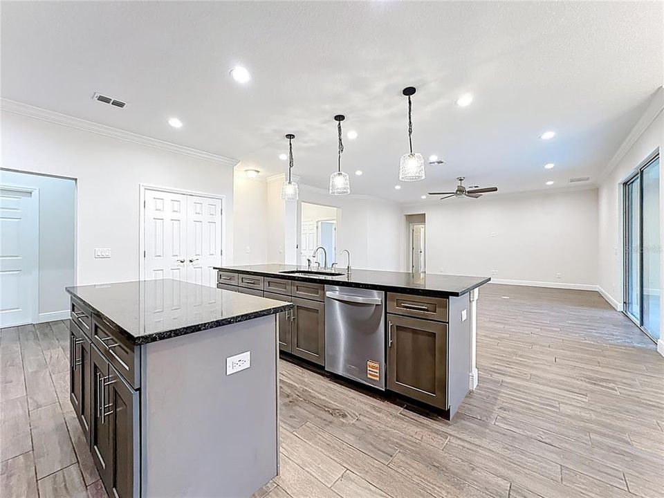 For Sale: $700,000 (4 beds, 3 baths, 2927 Square Feet)